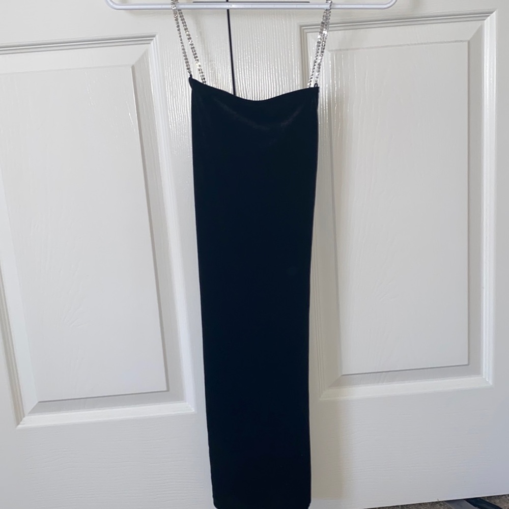 black dress never worn, stretchy.